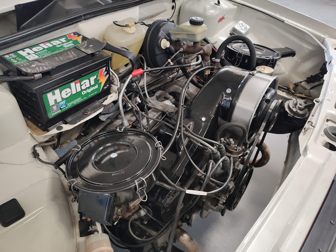 Detalhe de motor em serviço